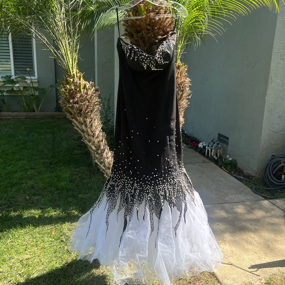 VENUS Dresses & Skirts - Black and White Beaded Mermaid Gown